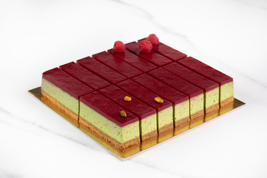 CHEESECAKE PISTÁCIA-MALINA ŠTVOREC